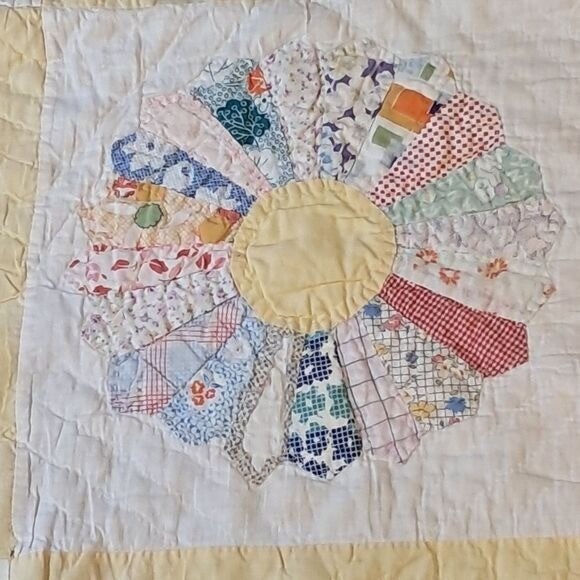 Quilt Dresden Plate Pattern ANTIQUE HANDMADE AND HAND QUILTED #42 - Picture 1 of 12